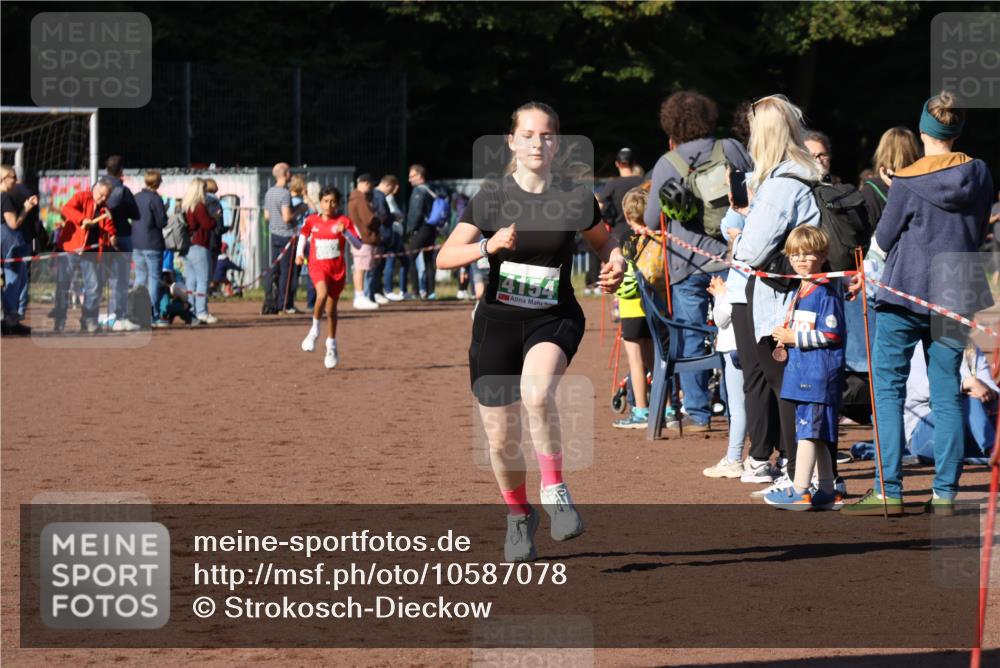 27.09.2026 - 35. Volkslauf durch das schöne Alstertal Strokosch-Dieckow http://msf.ph/oto/10587078 27.09.2026 10:55:07 Ziel 4154, 4962 meine-sportfotos.de