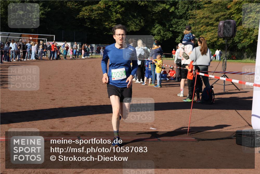 27.09.2026 - 35. Volkslauf durch das schöne Alstertal Strokosch-Dieckow http://msf.ph/oto/10587083 27.09.2026 10:54:46 Ziel 4005, 5002 meine-sportfotos.de