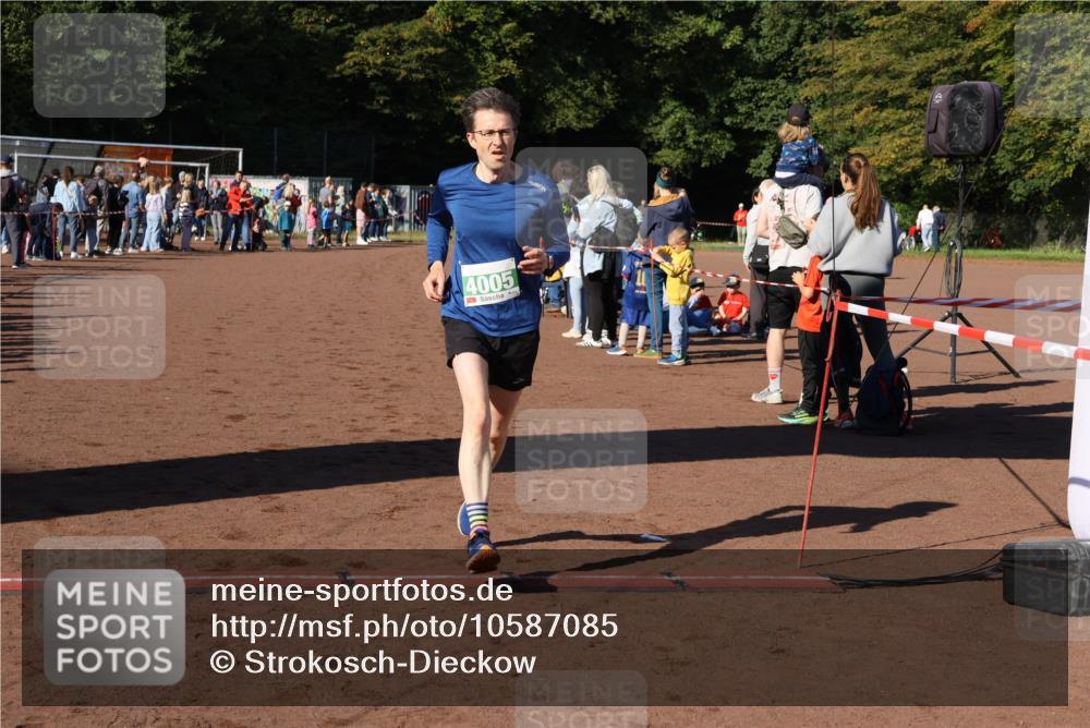 27.09.2026 - 35. Volkslauf durch das schöne Alstertal Strokosch-Dieckow http://msf.ph/oto/10587085 27.09.2026 10:54:46 Ziel 4005, 5002 meine-sportfotos.de