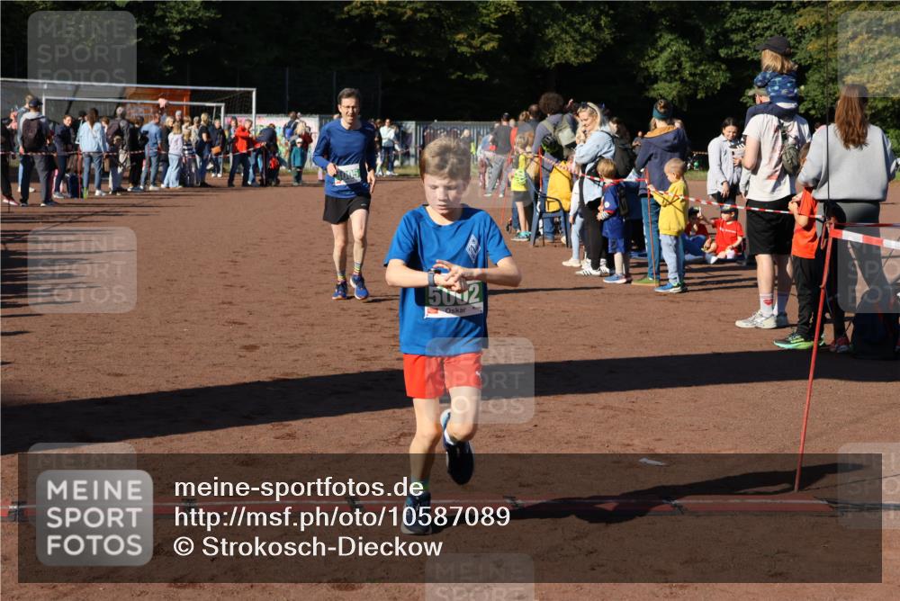 27.09.2026 - 35. Volkslauf durch das schöne Alstertal Strokosch-Dieckow http://msf.ph/oto/10587089 27.09.2026 10:54:44 Ziel 4005, 5002 meine-sportfotos.de