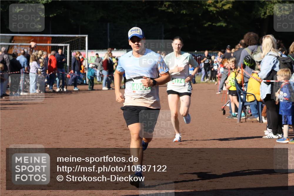27.09.2026 - 35. Volkslauf durch das schöne Alstertal Strokosch-Dieckow http://msf.ph/oto/10587122 27.09.2026 10:54:23 Ziel 4000, 4174 meine-sportfotos.de