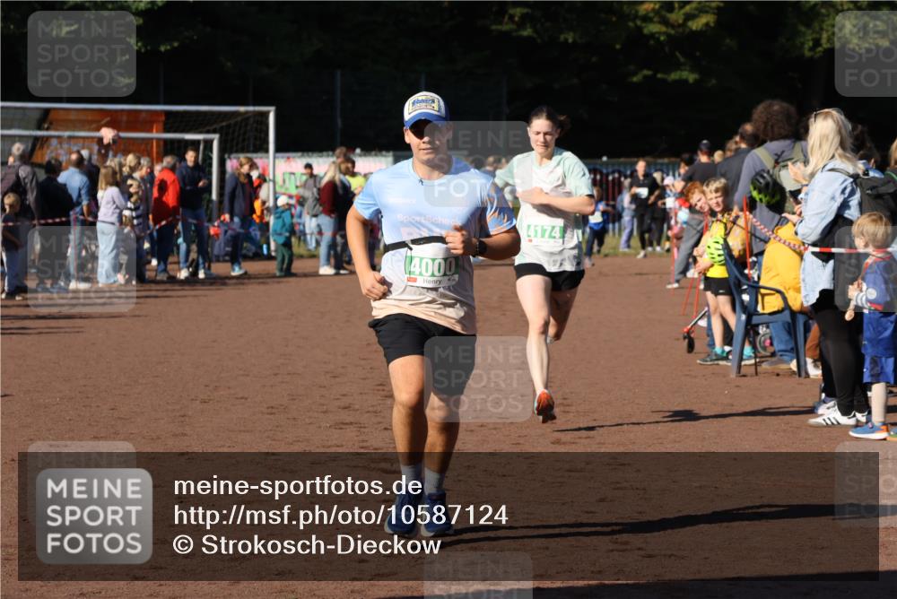 27.09.2026 - 35. Volkslauf durch das schöne Alstertal Strokosch-Dieckow http://msf.ph/oto/10587124 27.09.2026 10:54:23 Ziel 4000, 4174 meine-sportfotos.de