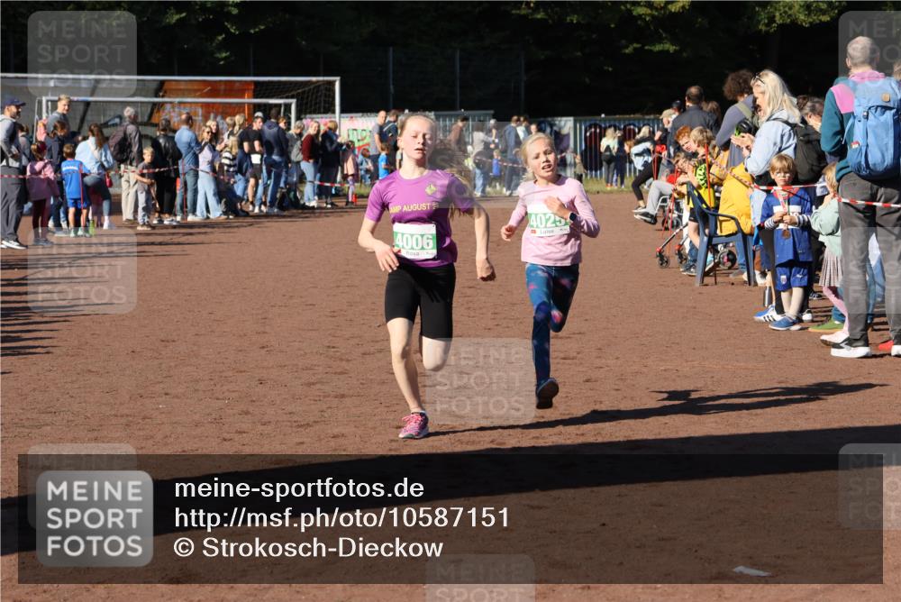 27.09.2026 - 35. Volkslauf durch das schöne Alstertal Strokosch-Dieckow http://msf.ph/oto/10587151 27.09.2026 10:53:48 Ziel 4006, 4025 meine-sportfotos.de