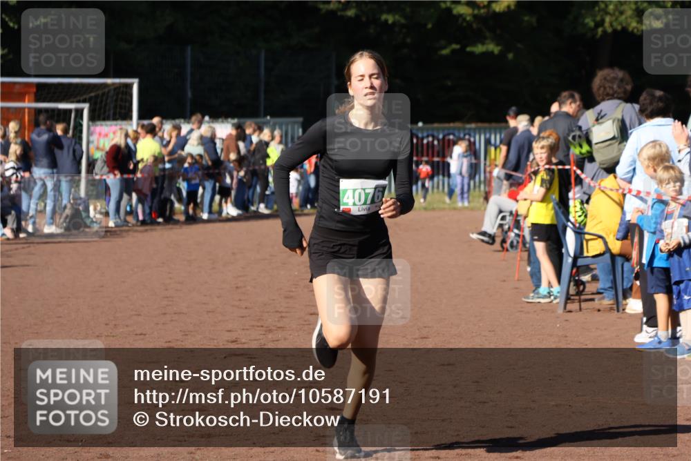 27.09.2026 - 35. Volkslauf durch das schöne Alstertal Strokosch-Dieckow http://msf.ph/oto/10587191 27.09.2026 10:52:59 Ziel 4076 meine-sportfotos.de