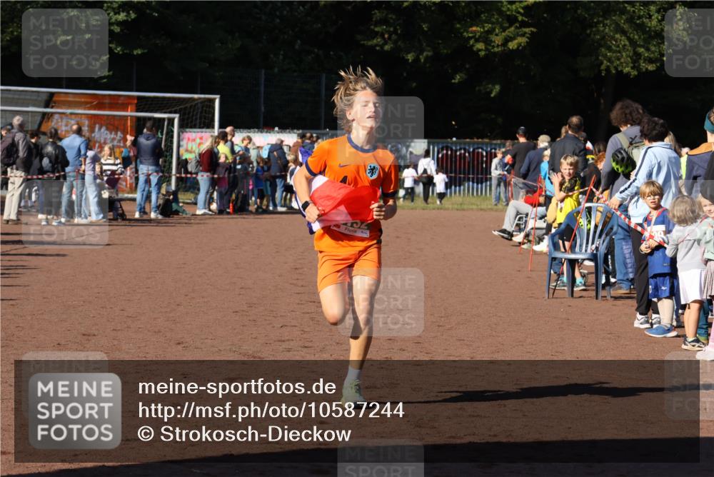 27.09.2026 - 35. Volkslauf durch das schöne Alstertal Strokosch-Dieckow http://msf.ph/oto/10587244 27.09.2026 10:51:38 Ziel 4132 meine-sportfotos.de