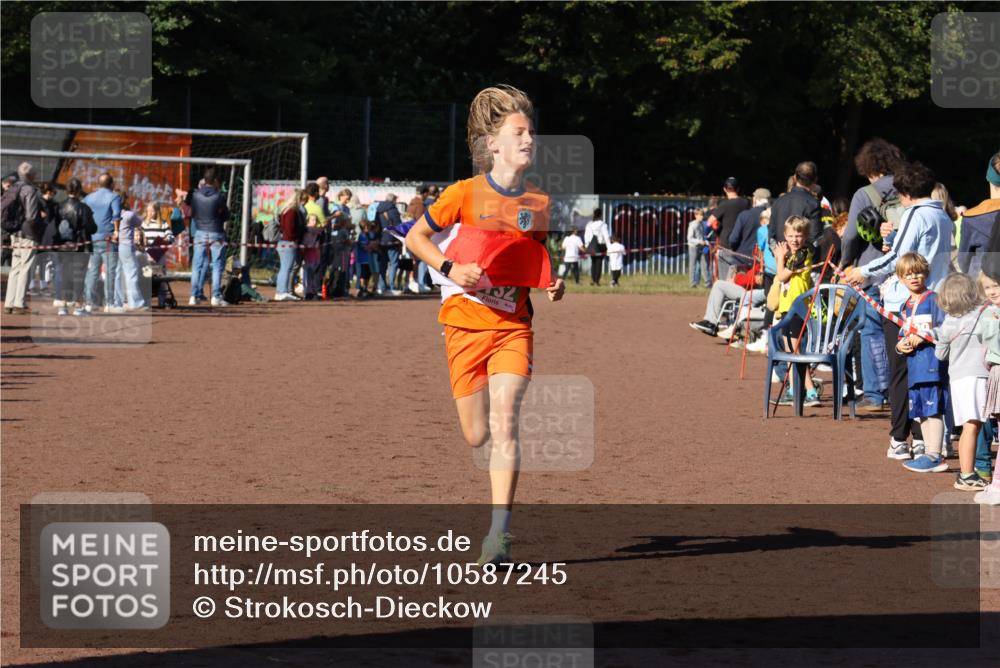 27.09.2026 - 35. Volkslauf durch das schöne Alstertal Strokosch-Dieckow http://msf.ph/oto/10587245 27.09.2026 10:51:38 Ziel 4132 meine-sportfotos.de