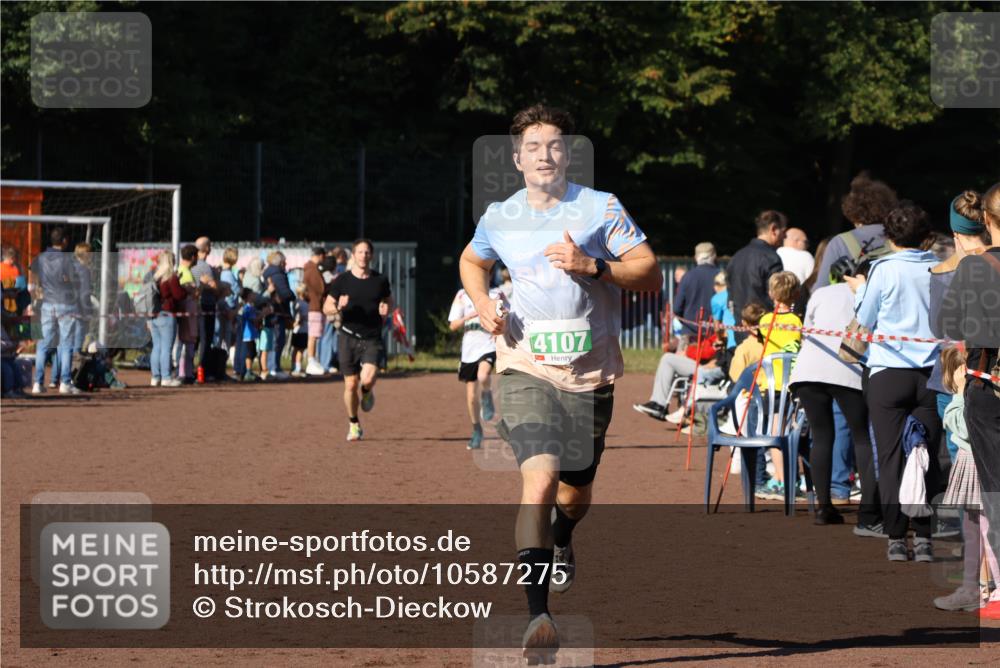 27.09.2026 - 35. Volkslauf durch das schöne Alstertal Strokosch-Dieckow http://msf.ph/oto/10587275 27.09.2026 10:50:40 Ziel 4107, 4126, 4958 meine-sportfotos.de
