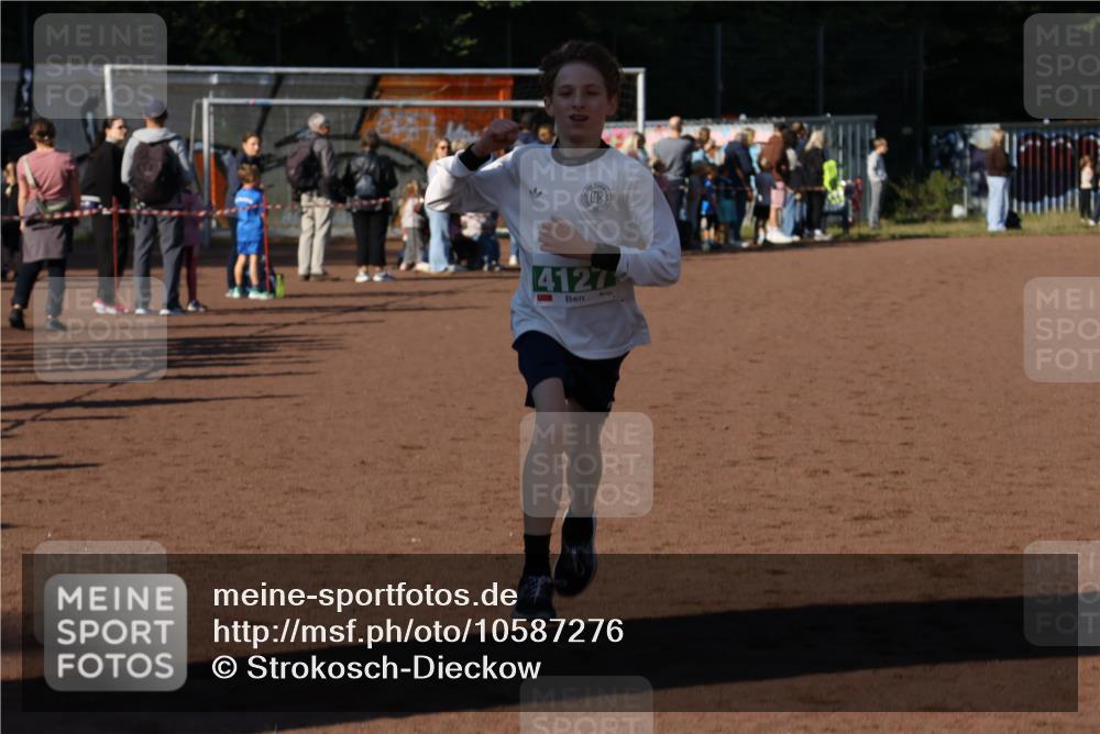 27.09.2026 - 35. Volkslauf durch das schöne Alstertal Strokosch-Dieckow http://msf.ph/oto/10587276 27.09.2026 10:50:11 Ziel 4127 meine-sportfotos.de
