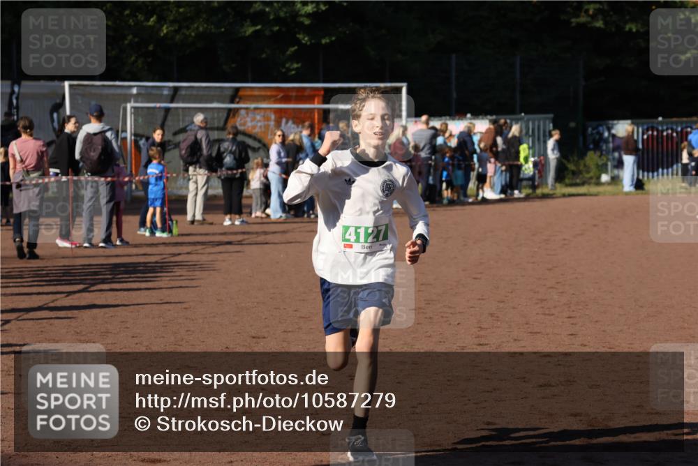 27.09.2026 - 35. Volkslauf durch das schöne Alstertal Strokosch-Dieckow http://msf.ph/oto/10587279 27.09.2026 10:50:10 Ziel 4127 meine-sportfotos.de