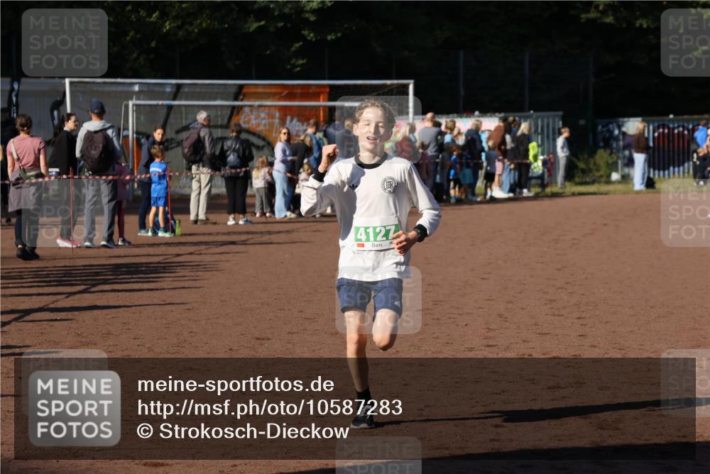 27.09.2026 - 35. Volkslauf durch das schöne Alstertal Strokosch-Dieckow http://msf.ph/oto/10587283 27.09.2026 10:50:10 Ziel 4127 meine-sportfotos.de