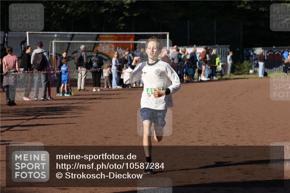 27.09.2026 - 35. Volkslauf durch das schöne Alstertal Strokosch-Dieckow http://msf.ph/oto/10587284 27.09.2026 10:50:10 Ziel 4127 meine-sportfotos.de