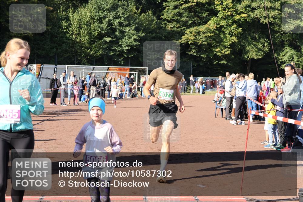 27.09.2026 - 35. Volkslauf durch das schöne Alstertal Strokosch-Dieckow http://msf.ph/oto/10587302 27.09.2026 10:49:15 Ziel 4077, 5057, 5065, 5066, 5067 meine-sportfotos.de