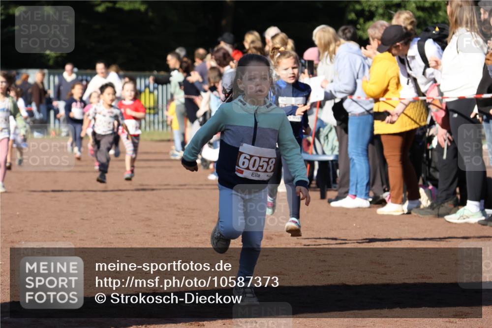 27.09.2026 - 35. Volkslauf durch das schöne Alstertal Strokosch-Dieckow http://msf.ph/oto/10587373 27.09.2026 10:42:45 Ziel 6058, 4 meine-sportfotos.de