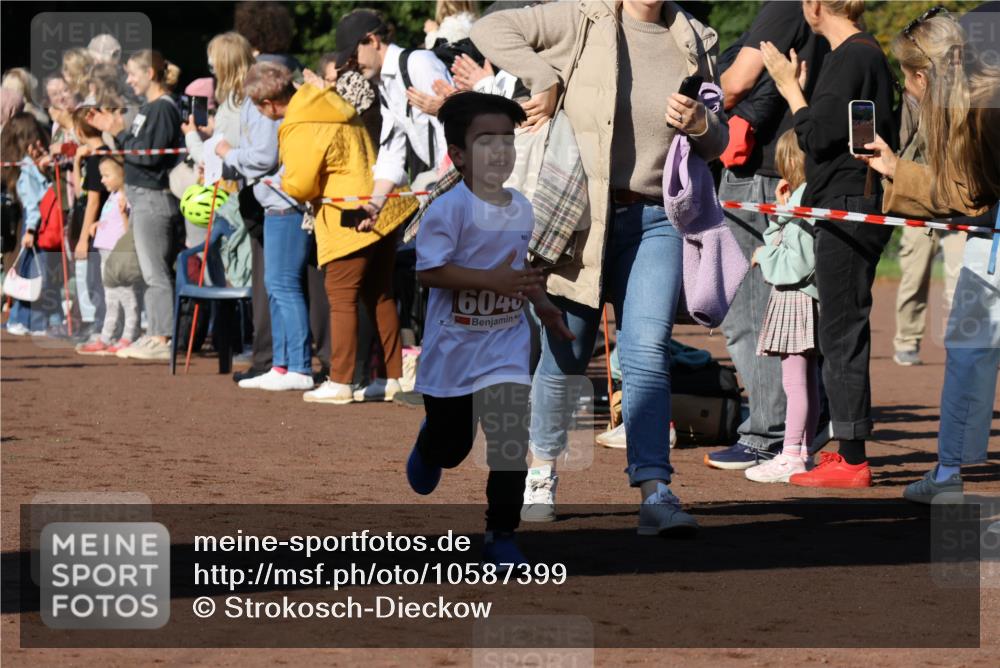 27.09.2026 - 35. Volkslauf durch das schöne Alstertal Strokosch-Dieckow http://msf.ph/oto/10587399 27.09.2026 10:43:01 Ziel 16040 meine-sportfotos.de