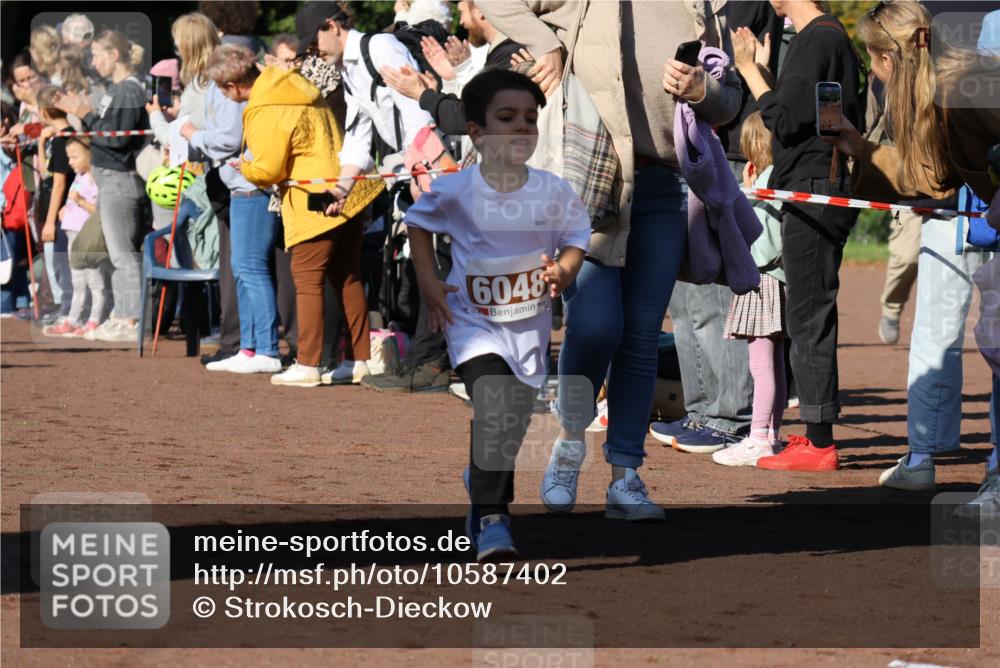 27.09.2026 - 35. Volkslauf durch das schöne Alstertal Strokosch-Dieckow http://msf.ph/oto/10587402 27.09.2026 10:43:02 Ziel 6048 meine-sportfotos.de