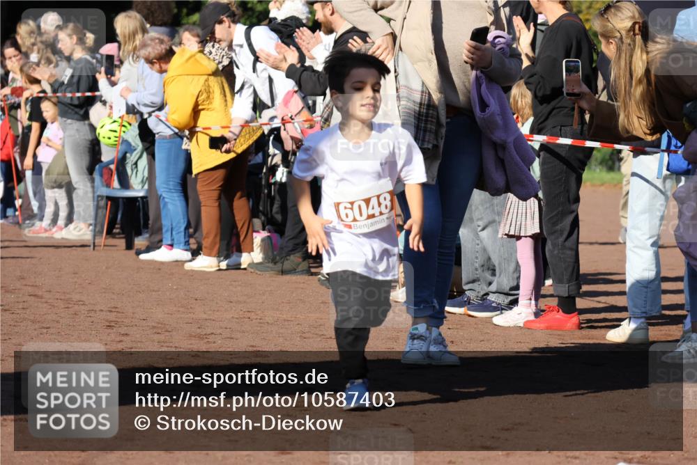 27.09.2026 - 35. Volkslauf durch das schöne Alstertal Strokosch-Dieckow http://msf.ph/oto/10587403 27.09.2026 10:43:02 Ziel 6048 meine-sportfotos.de