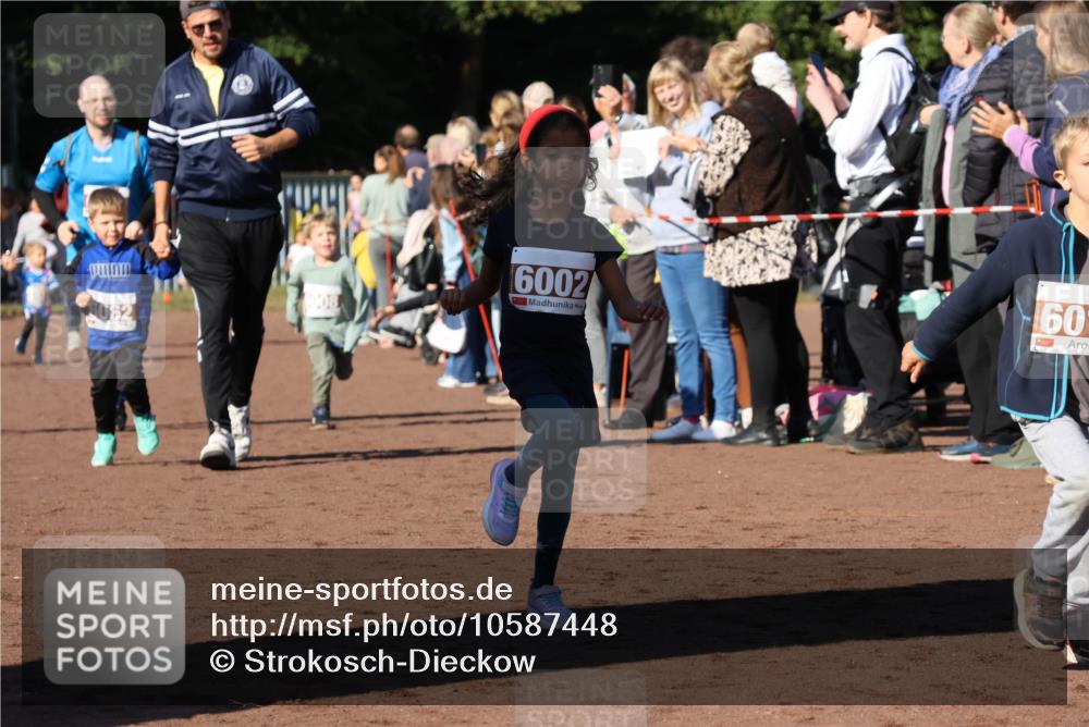 27.09.2026 - 35. Volkslauf durch das schöne Alstertal Strokosch-Dieckow http://msf.ph/oto/10587448 27.09.2026 10:43:32 Ziel 6002, 60 meine-sportfotos.de