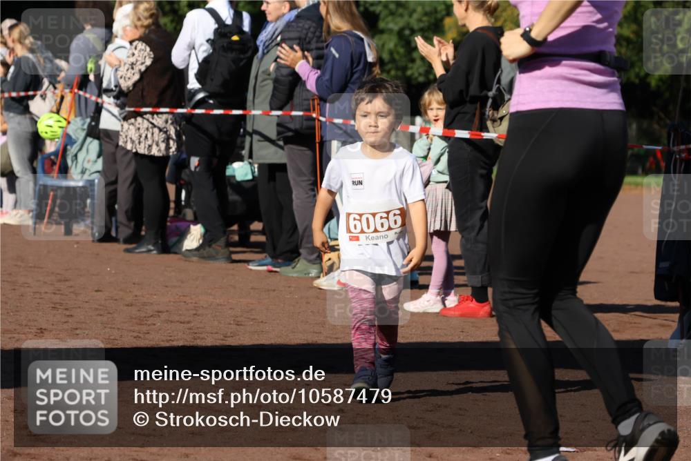 27.09.2026 - 35. Volkslauf durch das schöne Alstertal Strokosch-Dieckow http://msf.ph/oto/10587479 27.09.2026 10:43:56 Ziel 6066 meine-sportfotos.de