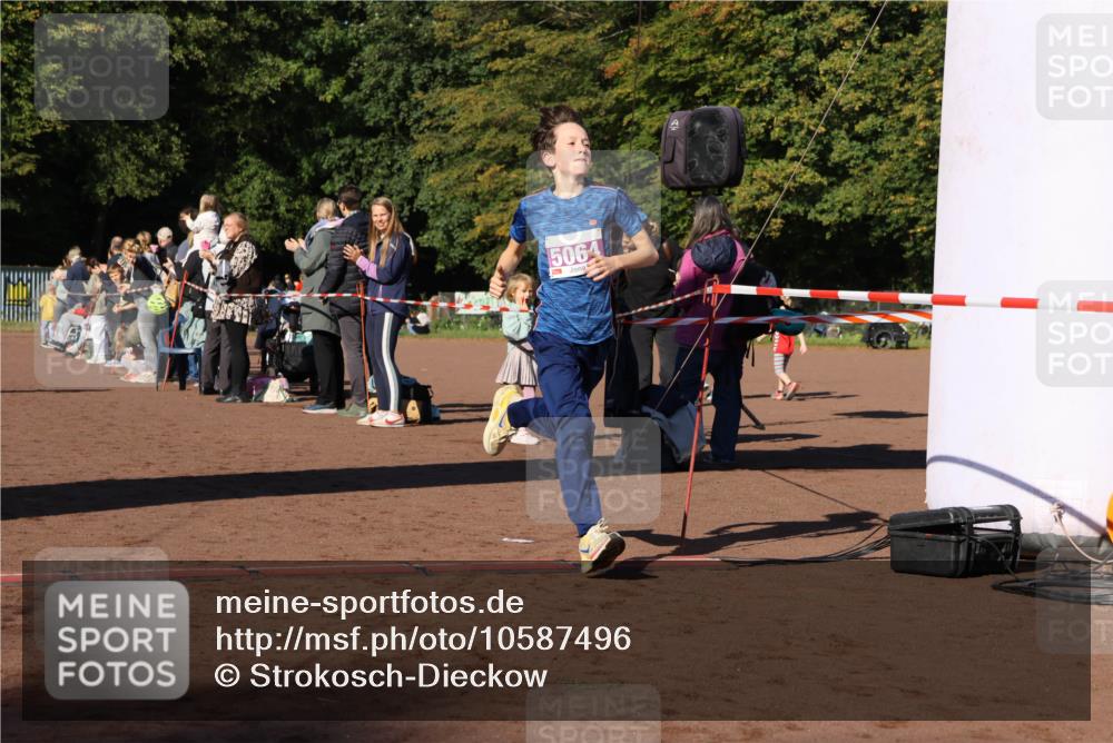 27.09.2026 - 35. Volkslauf durch das schöne Alstertal Strokosch-Dieckow http://msf.ph/oto/10587496 27.09.2026 10:44:24 Ziel 5064, 5064 meine-sportfotos.de