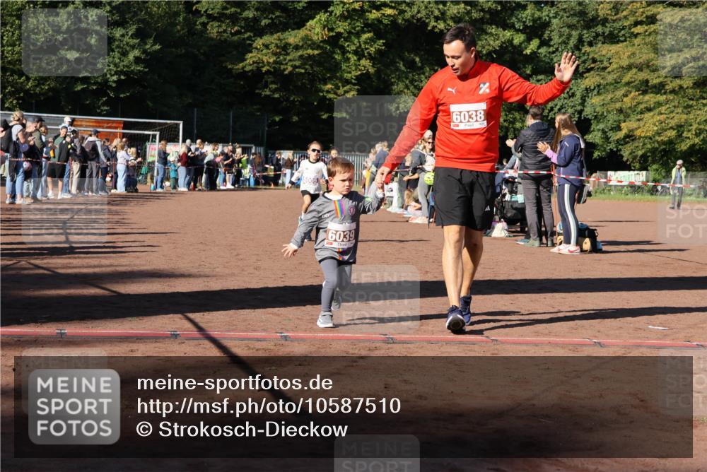 27.09.2026 - 35. Volkslauf durch das schöne Alstertal Strokosch-Dieckow http://msf.ph/oto/10587510 27.09.2026 10:44:33 Ziel 5005, 6039, 6038, 5003, 5005, 5032 meine-sportfotos.de