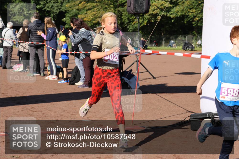 27.09.2026 - 35. Volkslauf durch das schöne Alstertal Strokosch-Dieckow http://msf.ph/oto/10587548 27.09.2026 10:44:50 Ziel 020, 598, 5020, 5047, 5982 meine-sportfotos.de