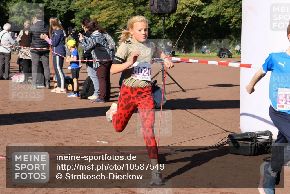 27.09.2026 - 35. Volkslauf durch das schöne Alstertal Strokosch-Dieckow http://msf.ph/oto/10587549 27.09.2026 10:44:51 Ziel 15020, 59, 5020, 5047, 5982 meine-sportfotos.de