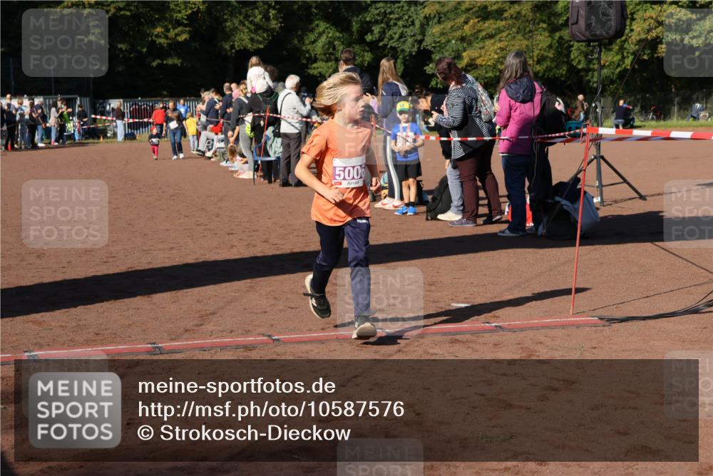 27.09.2026 - 35. Volkslauf durch das schöne Alstertal Strokosch-Dieckow http://msf.ph/oto/10587576 27.09.2026 10:45:11 Ziel 5006, 5006 meine-sportfotos.de