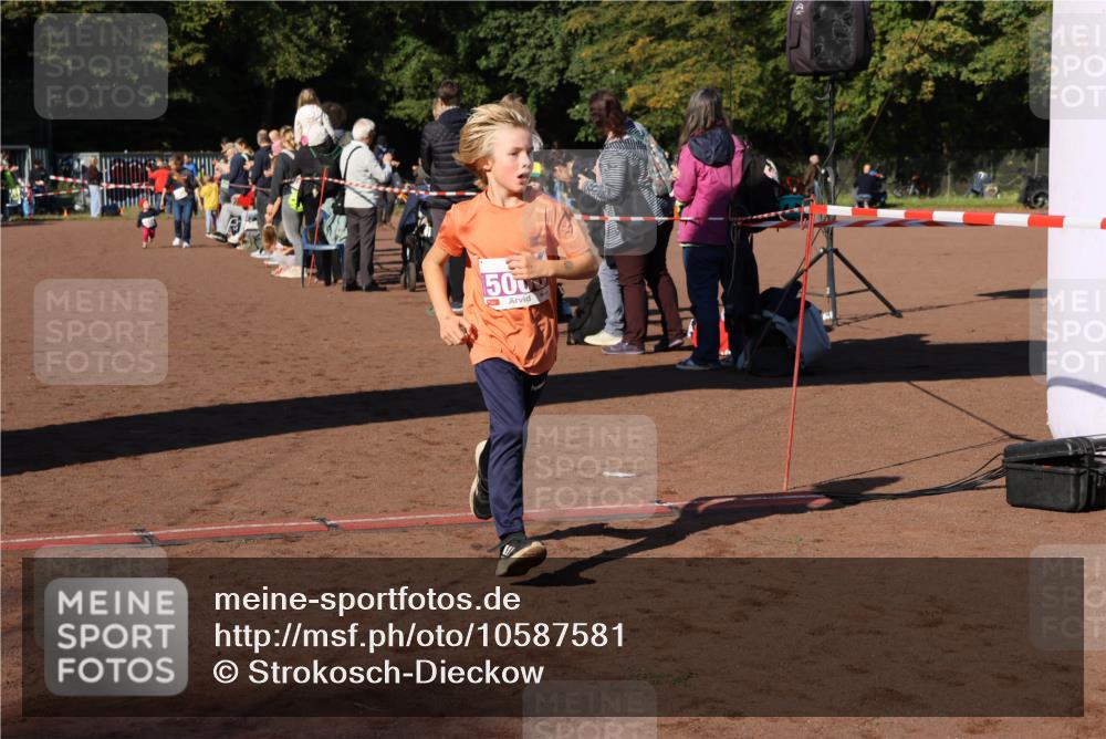 27.09.2026 - 35. Volkslauf durch das schöne Alstertal Strokosch-Dieckow http://msf.ph/oto/10587581 27.09.2026 10:45:11 Ziel 50, 5006 meine-sportfotos.de