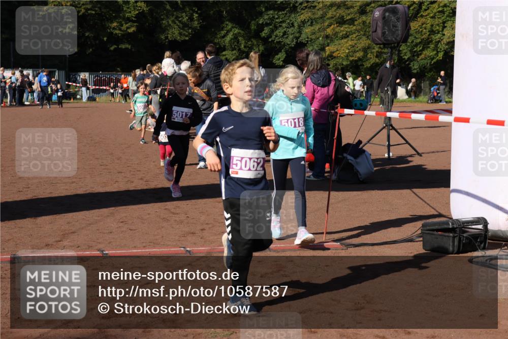 27.09.2026 - 35. Volkslauf durch das schöne Alstertal Strokosch-Dieckow http://msf.ph/oto/10587587 27.09.2026 10:45:30 Ziel 506, 5017, 603, 5062, 5018, 5017, 5018, 5060, 5062 meine-sportfotos.de