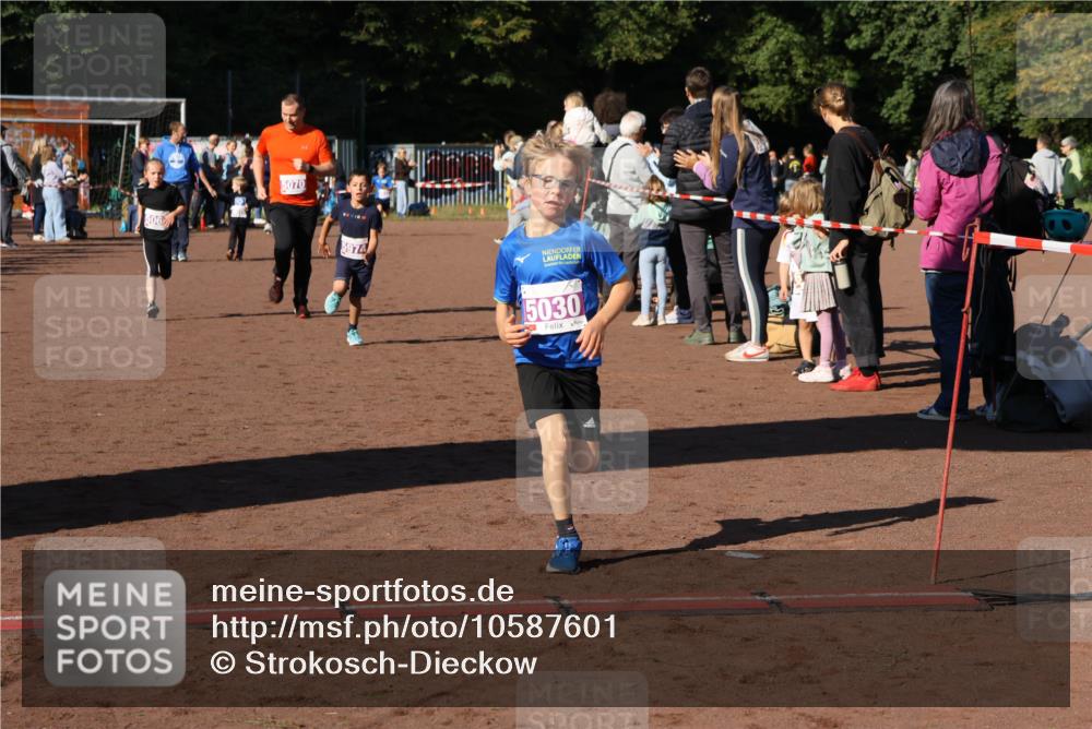 27.09.2026 - 35. Volkslauf durch das schöne Alstertal Strokosch-Dieckow http://msf.ph/oto/10587601 27.09.2026 10:45:43 Ziel 5067, 5070, 5974, 5030, 5030, 5069, 5070, 5974 meine-sportfotos.de