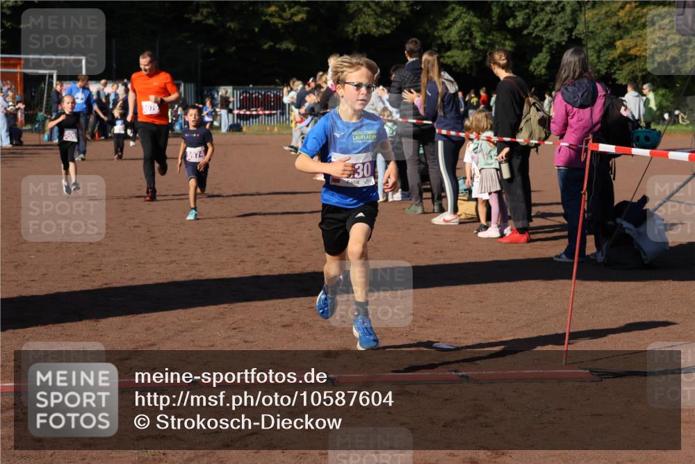 27.09.2026 - 35. Volkslauf durch das schöne Alstertal Strokosch-Dieckow http://msf.ph/oto/10587604 27.09.2026 10:45:43 Ziel 506, 5070, 5974, 30, 5030, 5069, 5070, 5974 meine-sportfotos.de