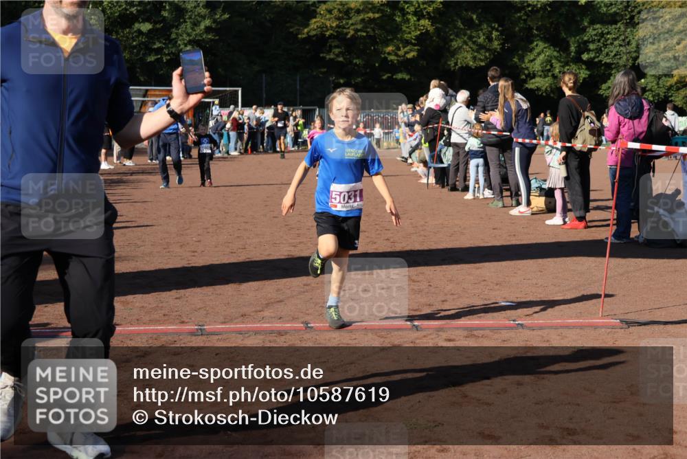 27.09.2026 - 35. Volkslauf durch das schöne Alstertal Strokosch-Dieckow http://msf.ph/oto/10587619 27.09.2026 10:45:54 Ziel 5031, 5031, 5068, 5075 meine-sportfotos.de