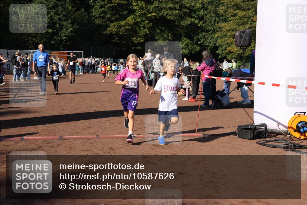 27.09.2026 - 35. Volkslauf durch das schöne Alstertal Strokosch-Dieckow http://msf.ph/oto/10587626 27.09.2026 10:46:01 Ziel 068, 5075, 5022, 5038, 5068, 5075, 5980 meine-sportfotos.de