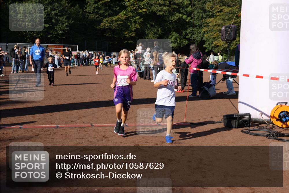 27.09.2026 - 35. Volkslauf durch das schöne Alstertal Strokosch-Dieckow http://msf.ph/oto/10587629 27.09.2026 10:46:01 Ziel 5068, 075, 5022, 5038, 5068, 5075, 5980 meine-sportfotos.de