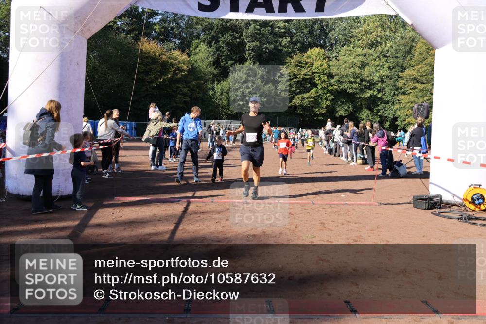 27.09.2026 - 35. Volkslauf durch das schöne Alstertal Strokosch-Dieckow http://msf.ph/oto/10587632 27.09.2026 10:46:08 Ziel 5980, 5019, 5022, 5038, 5039, 5045, 5074, 5980 meine-sportfotos.de