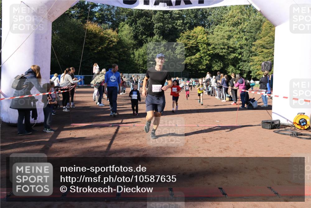 27.09.2026 - 35. Volkslauf durch das schöne Alstertal Strokosch-Dieckow http://msf.ph/oto/10587635 27.09.2026 10:46:08 Ziel 6026, 5980, 5038, 5019, 5022, 5038, 5039, 5045, 5074, 5980 meine-sportfotos.de