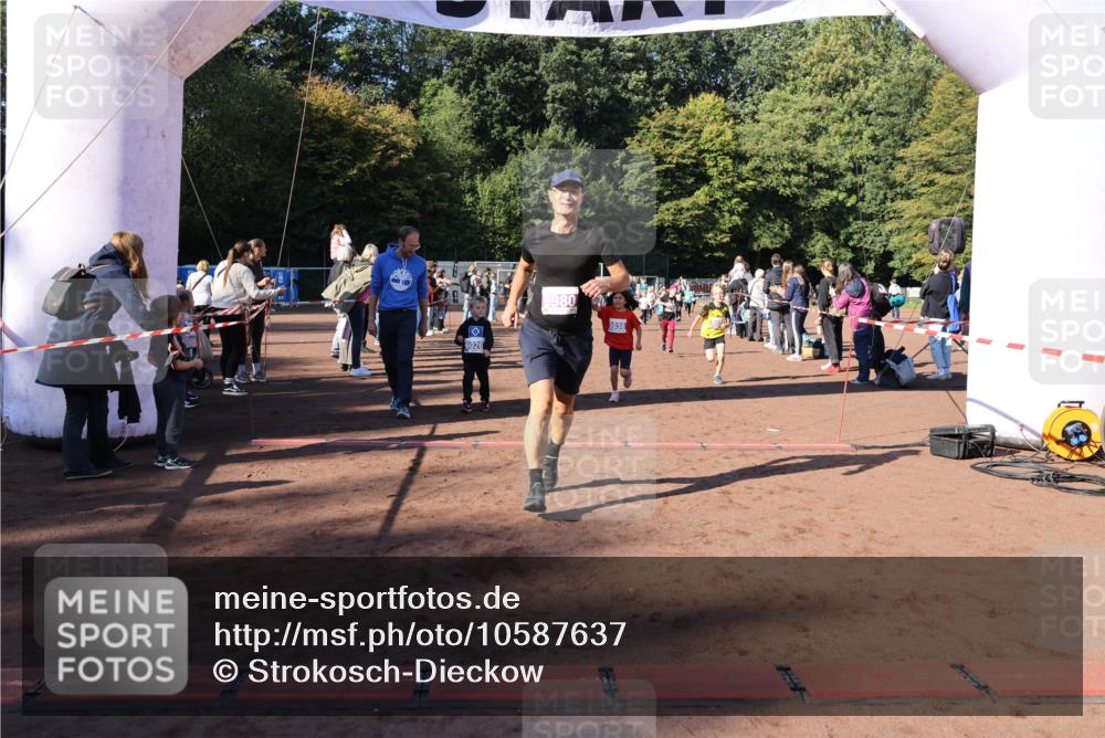 27.09.2026 - 35. Volkslauf durch das schöne Alstertal Strokosch-Dieckow http://msf.ph/oto/10587637 27.09.2026 10:46:09 Ziel 6026, 5980, 5038, 5019, 5022, 5023, 5038, 5039, 5045, 5074, 5980 meine-sportfotos.de