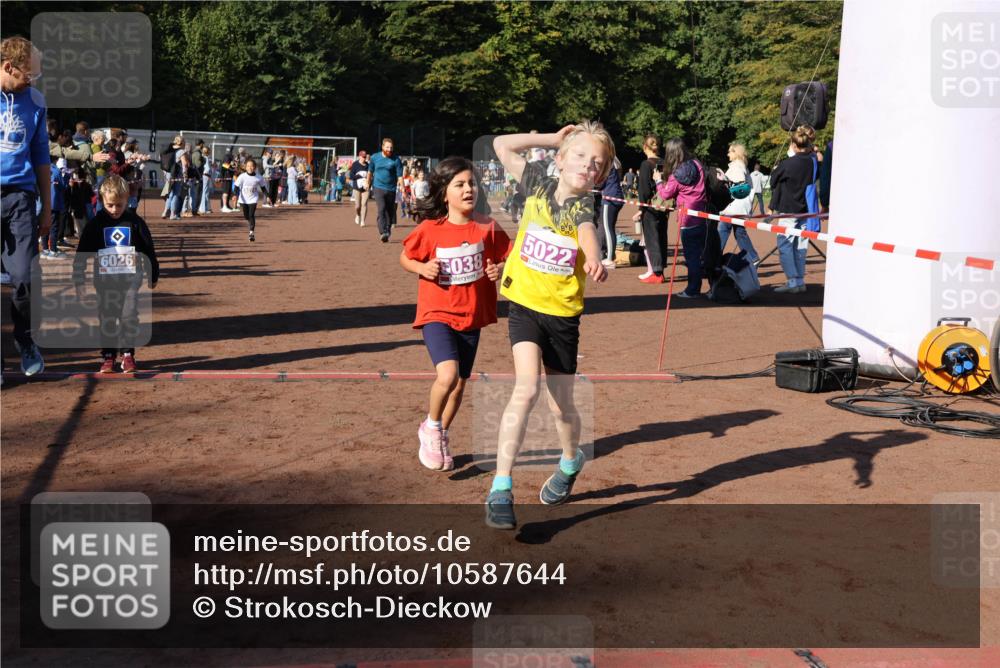 27.09.2026 - 35. Volkslauf durch das schöne Alstertal Strokosch-Dieckow http://msf.ph/oto/10587644 27.09.2026 10:46:11 Ziel 6026, 038, 5022, 5019, 5022, 5023, 5029, 5038, 5039, 5045, 5051, 5074, 5975, 5980 meine-sportfotos.de
