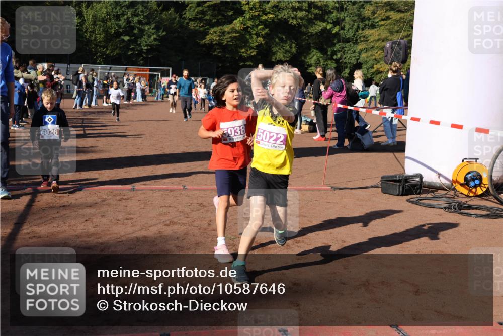 27.09.2026 - 35. Volkslauf durch das schöne Alstertal Strokosch-Dieckow http://msf.ph/oto/10587646 27.09.2026 10:46:11 Ziel 6026, 50385022, 5019, 5022, 5023, 5029, 5038, 5039, 5045, 5051, 5074, 5975, 5980 meine-sportfotos.de