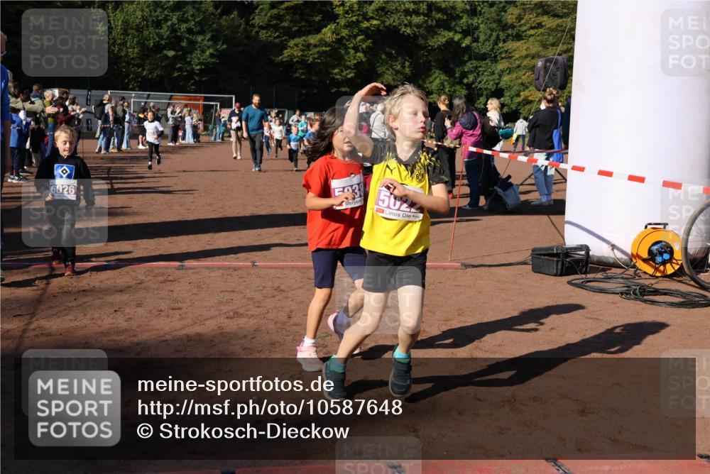 27.09.2026 - 35. Volkslauf durch das schöne Alstertal Strokosch-Dieckow http://msf.ph/oto/10587648 27.09.2026 10:46:11 Ziel 6026, 503, 502, 5019, 5022, 5023, 5029, 5038, 5039, 5045, 5051, 5074, 5975, 5980 meine-sportfotos.de