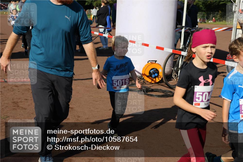 27.09.2026 - 35. Volkslauf durch das schöne Alstertal Strokosch-Dieckow http://msf.ph/oto/10587654 27.09.2026 10:46:18 Ziel 5019, 1504, 5004, 5009, 5010, 5019, 5023, 5026, 5027, 5029, 5051, 5055, 5058, 5074, 5975 meine-sportfotos.de