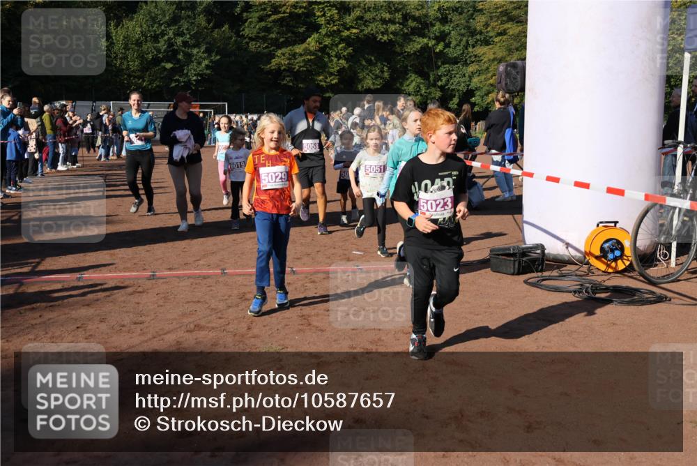 27.09.2026 - 35. Volkslauf durch das schöne Alstertal Strokosch-Dieckow http://msf.ph/oto/10587657 27.09.2026 10:46:20 Ziel 4, 6019, 5029, 5058, 50, 5051, 5023, 5004, 5009, 5010, 5023, 5026, 5027, 5029, 5051, 5055, 5058, 5975, 5977, 5984 meine-sportfotos.de