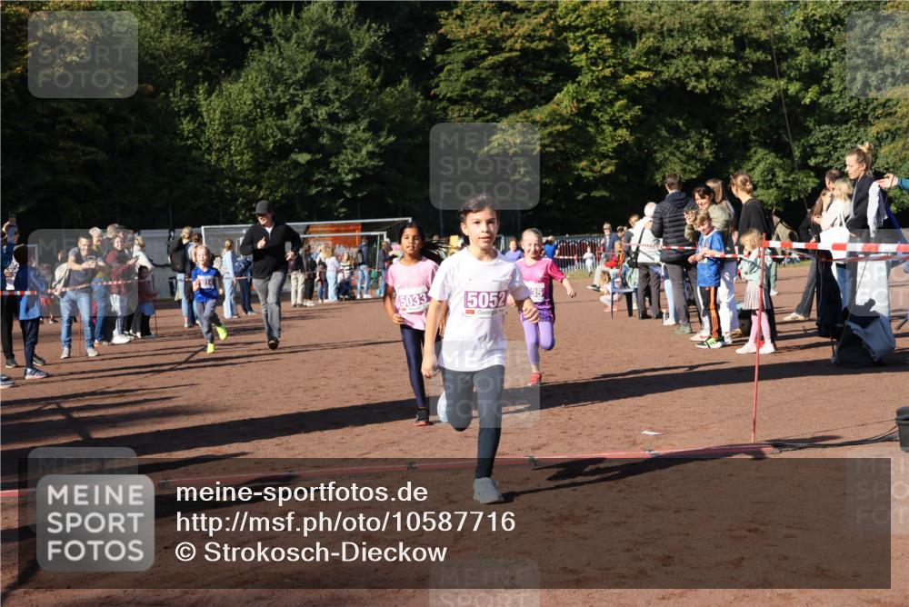 27.09.2026 - 35. Volkslauf durch das schöne Alstertal Strokosch-Dieckow http://msf.ph/oto/10587716 27.09.2026 10:46:58 Ziel 5033, 15052, 35, 5014, 5033, 5035, 5052, 5981 meine-sportfotos.de