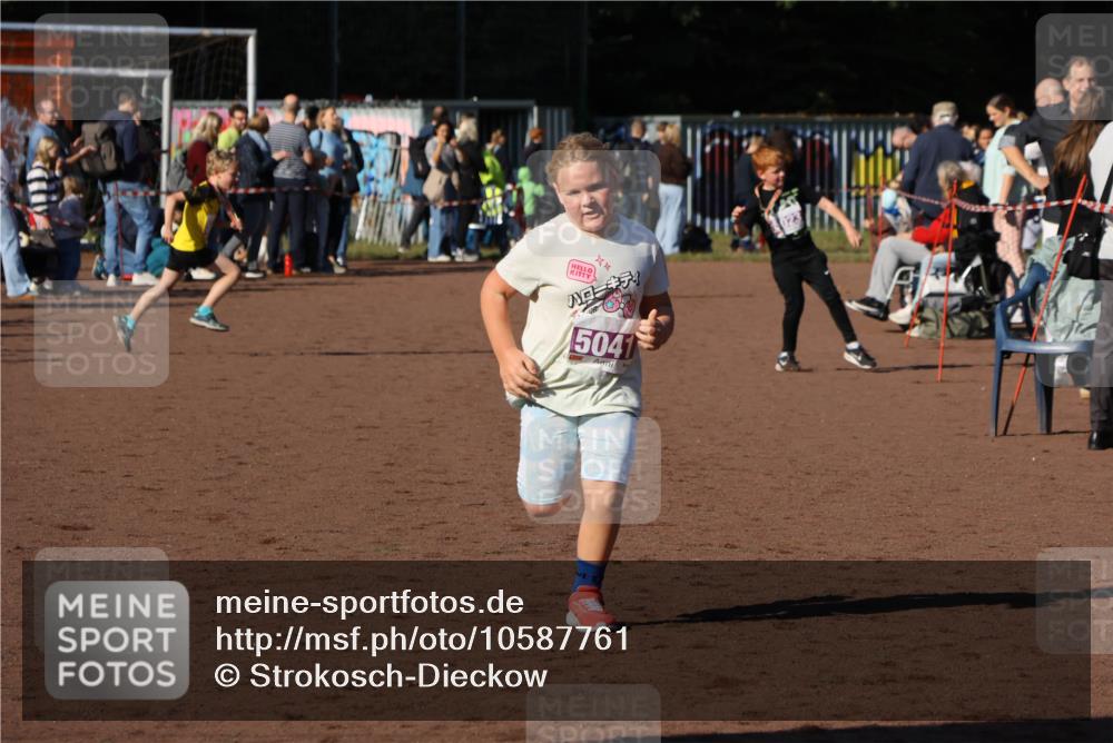 27.09.2026 - 35. Volkslauf durch das schöne Alstertal Strokosch-Dieckow http://msf.ph/oto/10587761 27.09.2026 10:48:00 Ziel 5041, 5041 meine-sportfotos.de