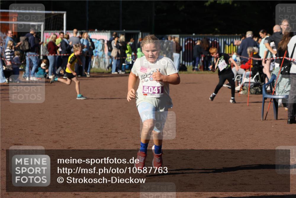 27.09.2026 - 35. Volkslauf durch das schöne Alstertal Strokosch-Dieckow http://msf.ph/oto/10587763 27.09.2026 10:48:00 Ziel 5041, 5041 meine-sportfotos.de
