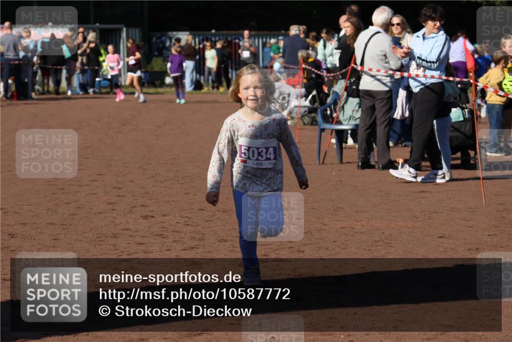 27.09.2026 - 35. Volkslauf durch das schöne Alstertal Strokosch-Dieckow http://msf.ph/oto/10587772 27.09.2026 10:48:11 Ziel 5034, 5034 meine-sportfotos.de