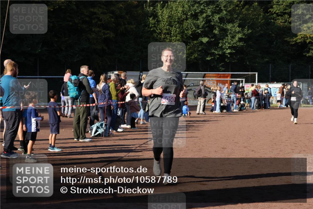 27.09.2026 - 35. Volkslauf durch das schöne Alstertal Strokosch-Dieckow http://msf.ph/oto/10587789 27.09.2026 10:48:35 Ziel 5050, 5024, 5025, 5050 meine-sportfotos.de