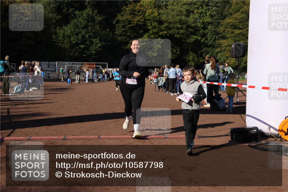 27.09.2026 - 35. Volkslauf durch das schöne Alstertal Strokosch-Dieckow http://msf.ph/oto/10587798 27.09.2026 10:48:43 Ziel 5024, 025, 5024, 5025, 5983 meine-sportfotos.de