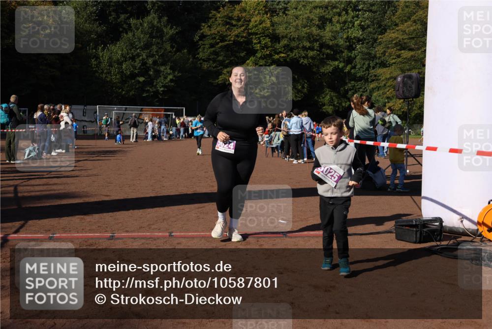 27.09.2026 - 35. Volkslauf durch das schöne Alstertal Strokosch-Dieckow http://msf.ph/oto/10587801 27.09.2026 10:48:43 Ziel 5024, 5025, 5024, 5025, 5983 meine-sportfotos.de