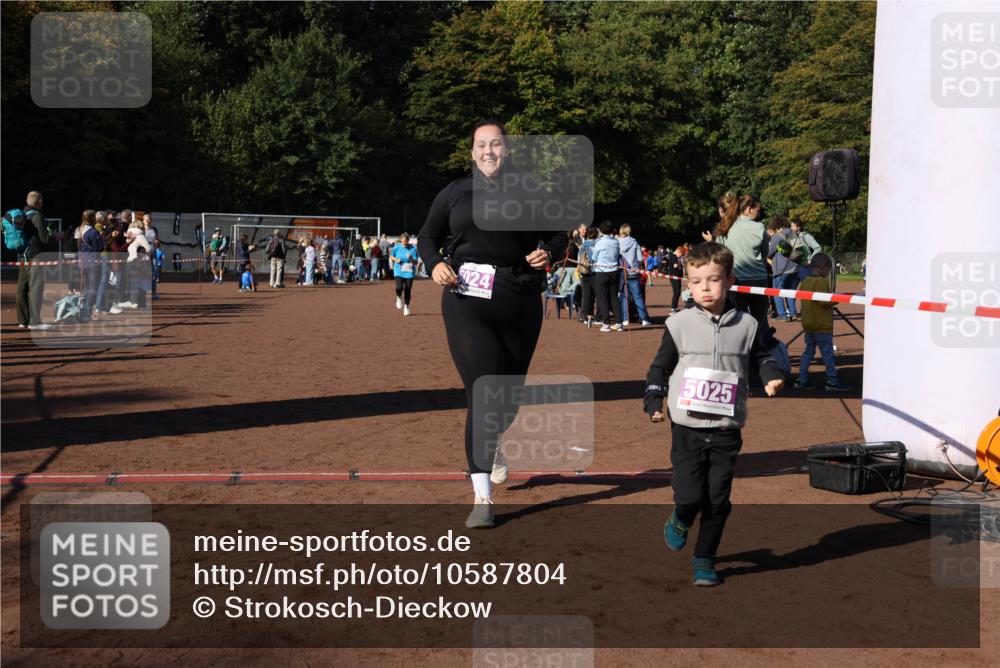 27.09.2026 - 34. Volkslauf durch das schöne Alstertal Strokosch-Dieckow http://msf.ph/oto/10587804 27.09.2026 10:48:44 Ziel 124, 5025, 5024, 5025, 5983 meine-sportfotos.de